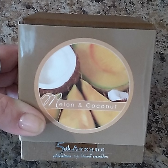 5th AVENUE CANDLE MELON & COCONUT - Picture 6 of 6